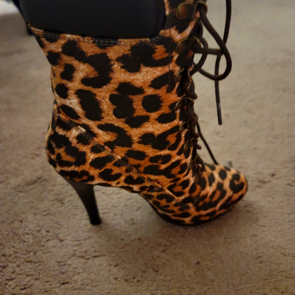 Brand new Leopard Booties in US Size 6 for sale
